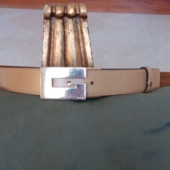 Gucci LuxuryVintage Reversible Elegant Black Leather /CamelBelt with Gold G. - Picture 4 of 9